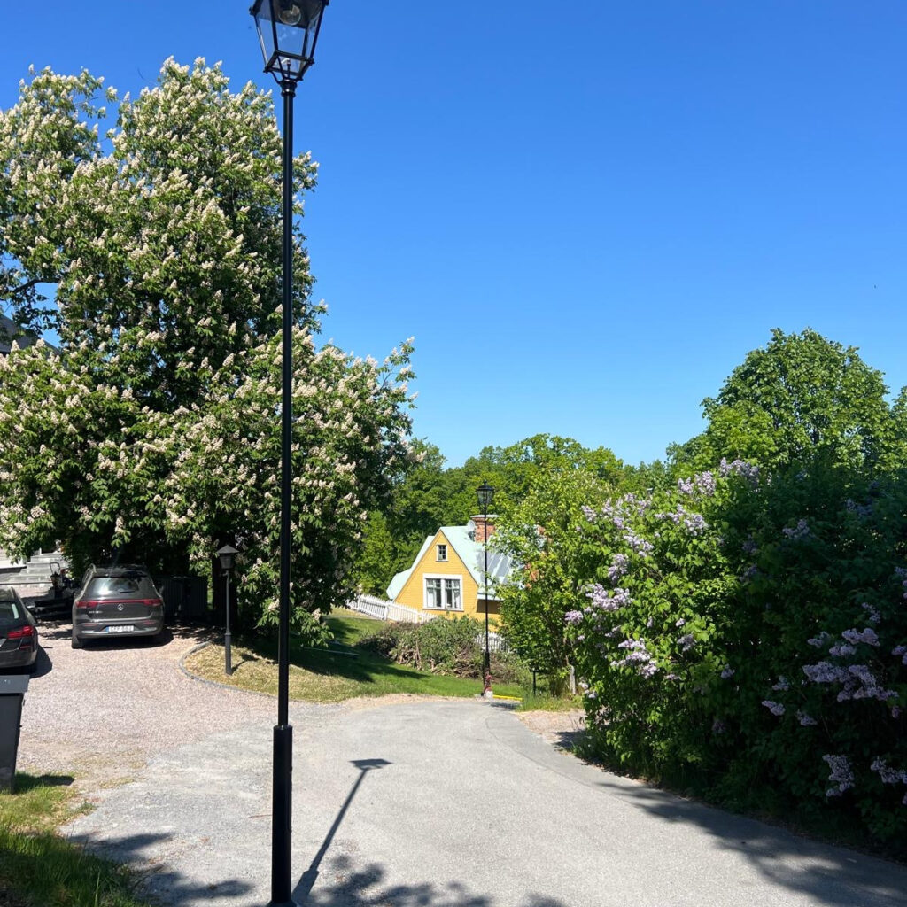 Classic 02 Luna A svítidlo, Echo pillar fotografie pořízená ve Stockholmu, Švédsko