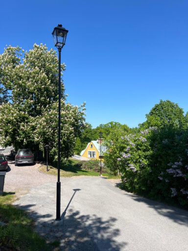 Classic 02 Luna A svítidlo, Echo pillar fotografie pořízená ve Stockholmu, Švédsko